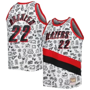 Elegante Clyde Drexler Portland Trail Blazers 1991/92 Hardwood Classics Doodle Swingman Player Jersey White  per i veri fan