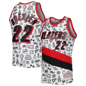 Ottimo Clyde Drexler Portland Trail Blazers 1991 92 Hardwood Classics Doodle Swingman Jersey White per i veri fan