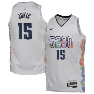 Raffinato Nikola Jokic Denver Nuggets Nike Youth 2024/25 Swingman Player Jersey City Edition White  per i veri fan
